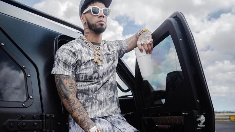 Anuel AA da tips de co´mo tratar a una mujer