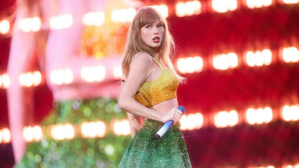 Así usó Taylor Swift los glitters para lucir pecas de colores para asistir a un juego de los Kansas City Chiefs donde juega su novio Travis Kelse.