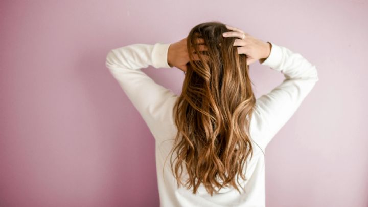 ¿Cómo quitar la electricidad estática del cabello? Paso a paso para una melena lisa