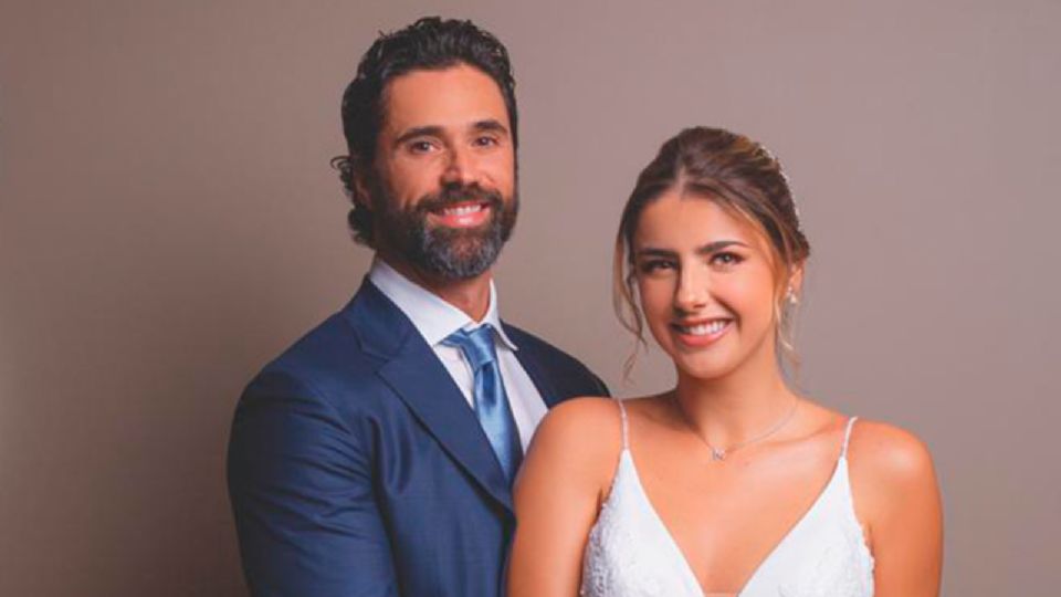 Michelle Renaud y Matías Novoa en su boda