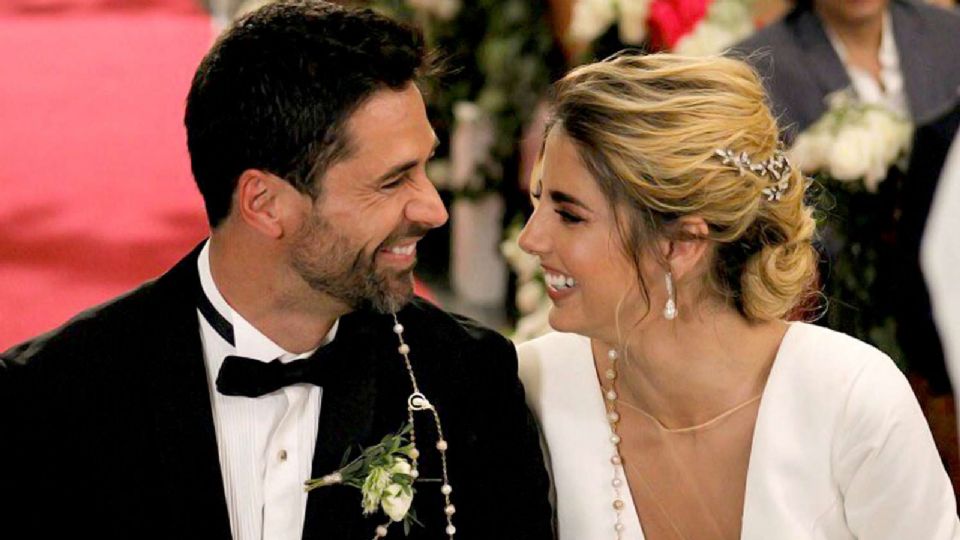 Michelle Renaud y Matías Novoa en su boda