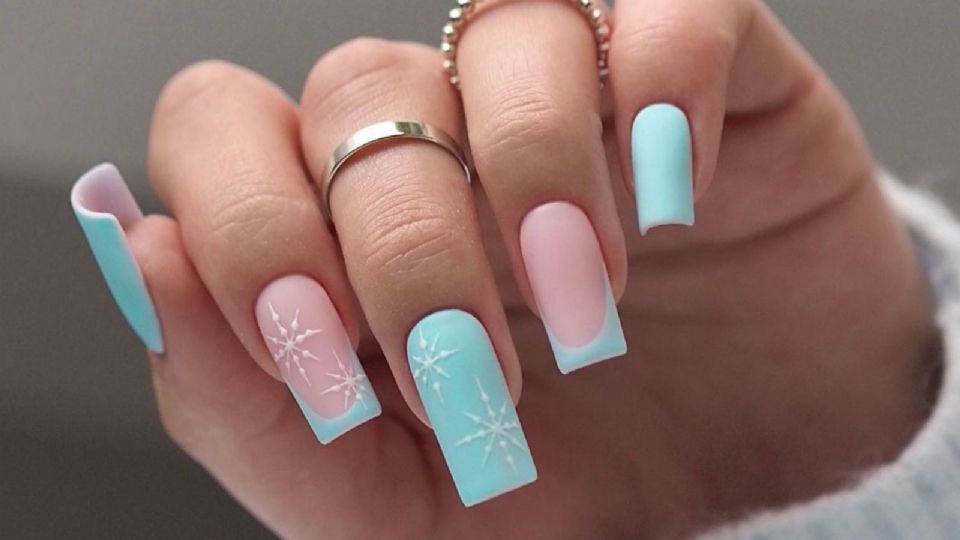 Uñas con colores para que tus manos luzcan más jóvenes