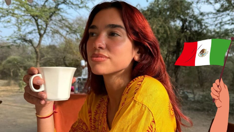 Dua Lipa mientras bebe una taza de café en uno de sus recientes post en Instagram.