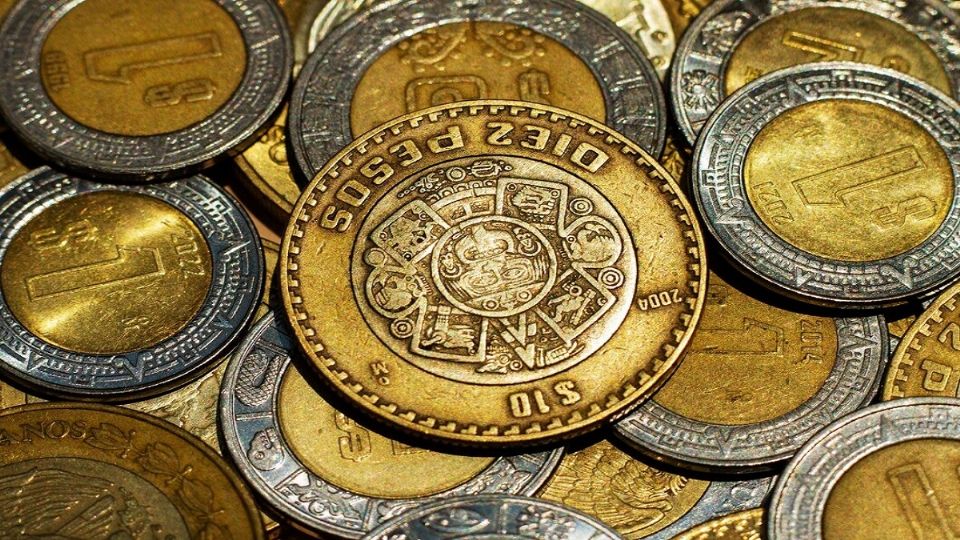 Un experto en numismática aconseja estudiar a fondo antes de invertir en monedas antiguas y valiosas.