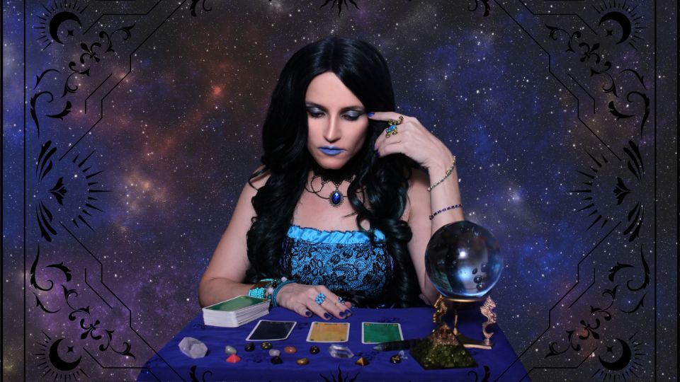 Descubre lo que el tarot tiene reservado para ti.