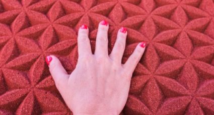 ¿Cómo lucir uñas textiles? La manicura que no daña tus manos