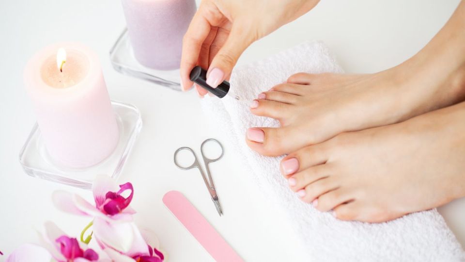 Así puedes hacerte pedicura en casa con estos 8 simples pasos