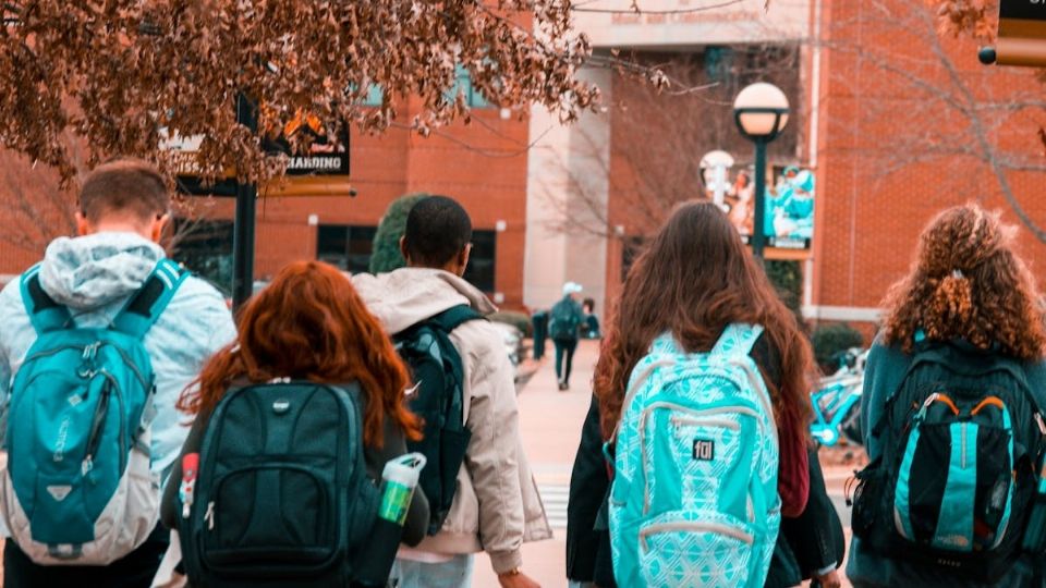 Los estudiantes y sus familias deben estar bien informados y preparados para enfrentar este reto.