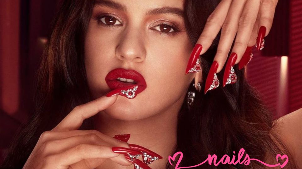 Consigue el look de Rosalía en casa con estas ideas de manicura creativas y originales. ¡Luce como una estrella con uñas llenas de estilo y personalidad!